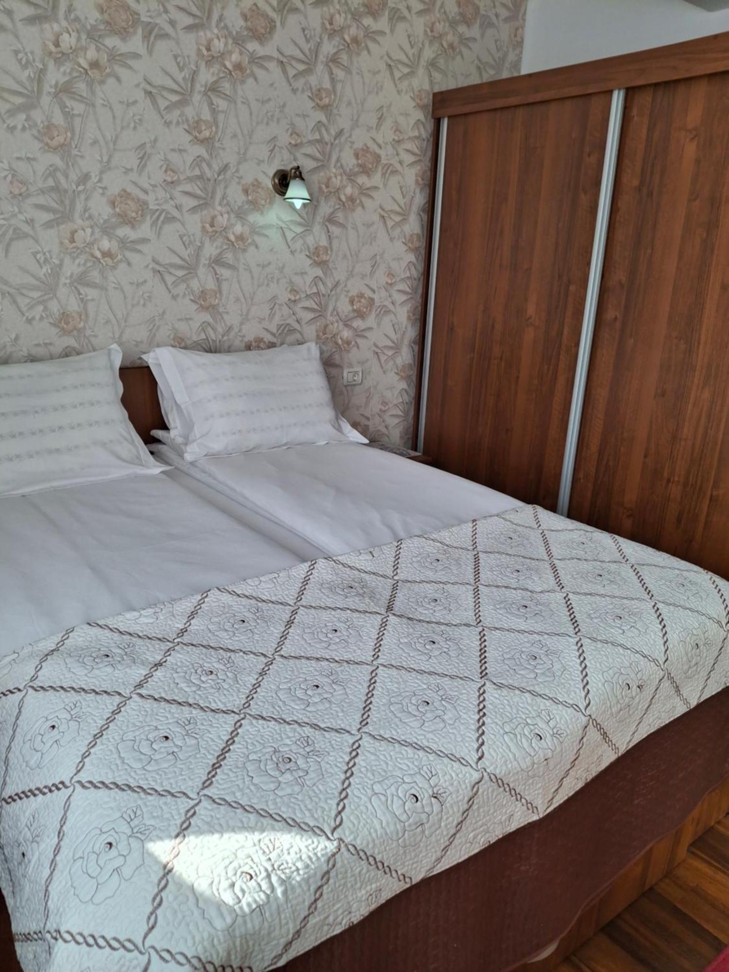 Ferienwohnung Garsoniera Strada Bucegi Hermannstadt Exterior foto
